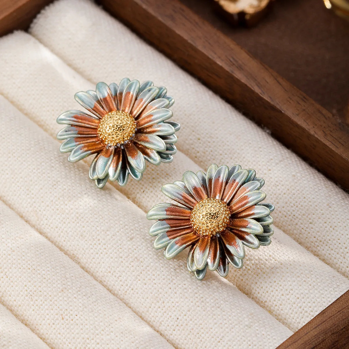 Fashion S925 Silver Flower Chrysanthemum Stud Earrings for Girls 18K Gold Plated Jewelry for Women Ladies Wholesale Bulk Low MOQ