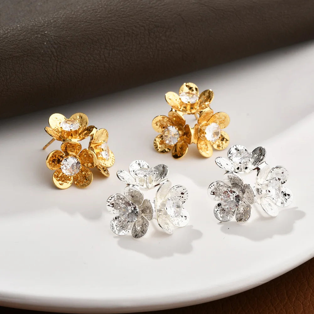 Women's Flower Stud Earrings Solid Color Textured Metal Floral Earring with Crystal Center Elegant Fashion Jewelry Wholesale