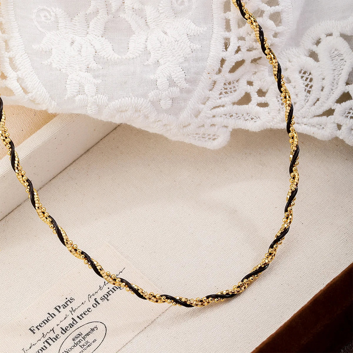 Fashion Copper Simple Minimalistic Necklaces for Girls Classic Jewelry for Women Ladies Wholesale China Manufacturer Bulk