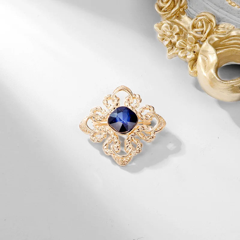 Fashion Vintage Luxury Glitter Rhinestone Brooches for Girls Trendy Glamorous Dainty Pins Jewelry for Women Ladies Accessories