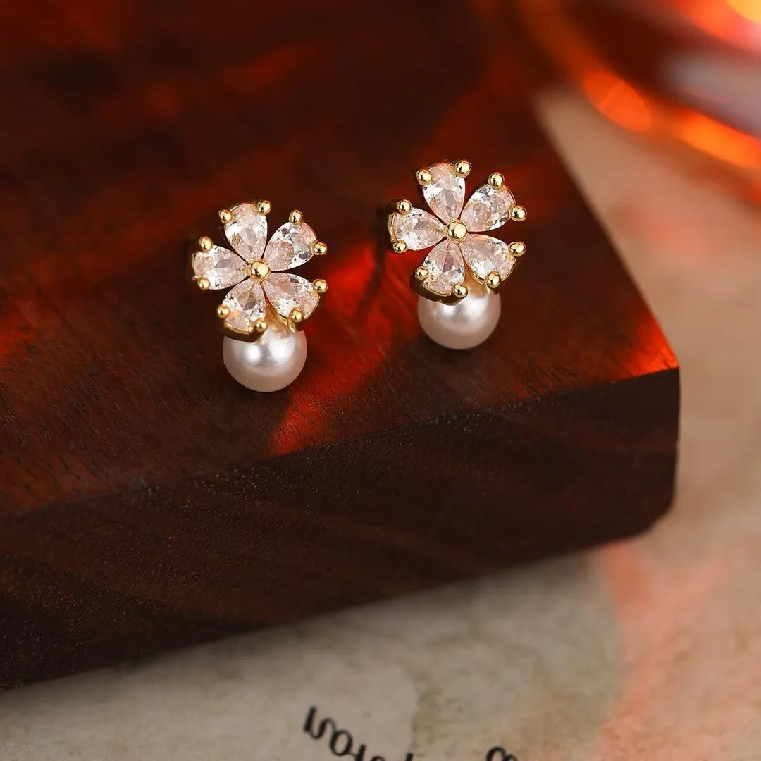Ladies Flower Imitation Pearl Small Mini Stud Earring Fashion Chic Sparking Lightweight Jewelry Accessories for Women Daily Use