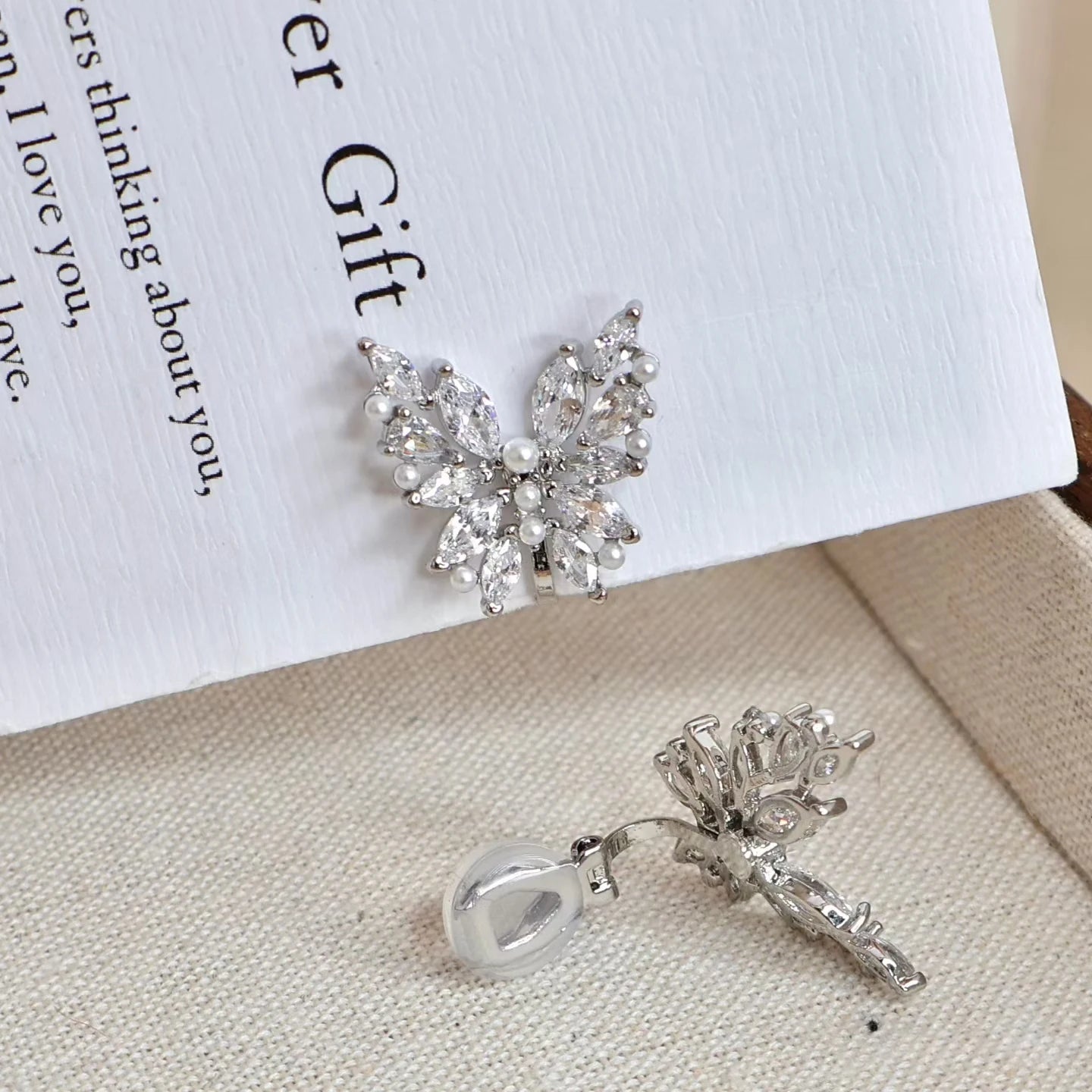 Fashion Luxury Butterfly Glitter Glamorous Fine Clip on Earrings for Girls Elegant Sparkle Jewelry for Women Ladies Accessories
