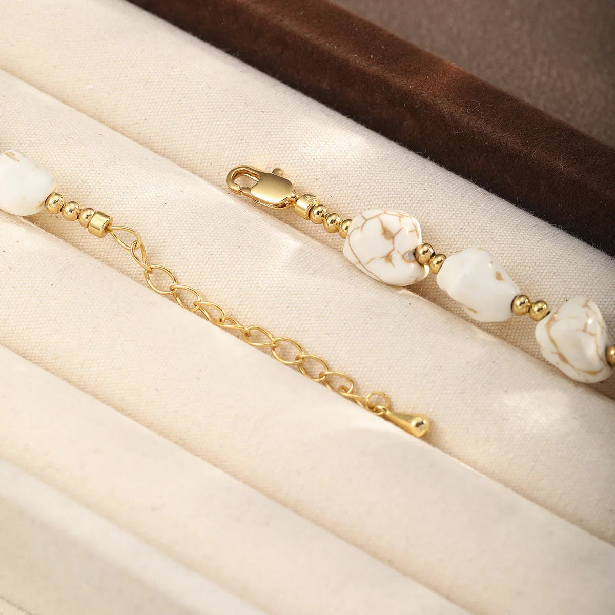 Fashion Baroque Pearl White Howlite Chips Natural Stone Copper Beads Necklaces for Girls Jewelry Jewelry for Women Ladies
