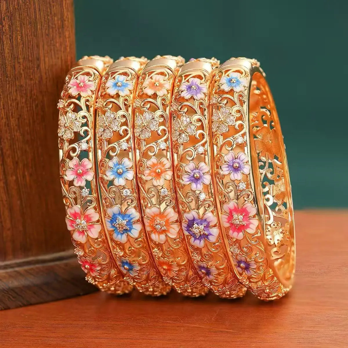 Fashion Glamorous Dainty Bangles for Girls Bold Artificial Deco Jewellry for Women Ladies Accessories Wholesale Chinese Supplier