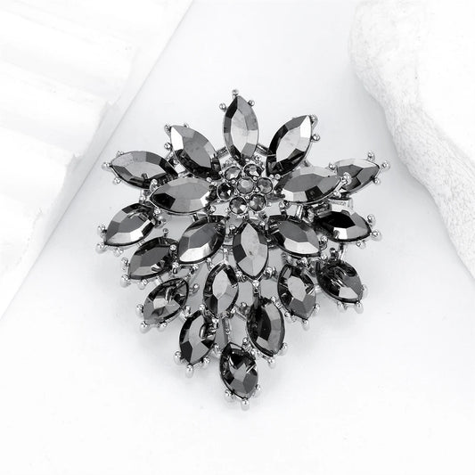 Fashion New Design Dainty Rhinestone Brooches for Girls Glitter Sparkle Charms Bold Pins Jewelry for Women Ladies Accessories