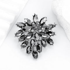 Fashion New Design Dainty Rhinestone Brooches for Girls Glitter Sparkle Charms Bold Pins Jewelry for Women Ladies Accessories