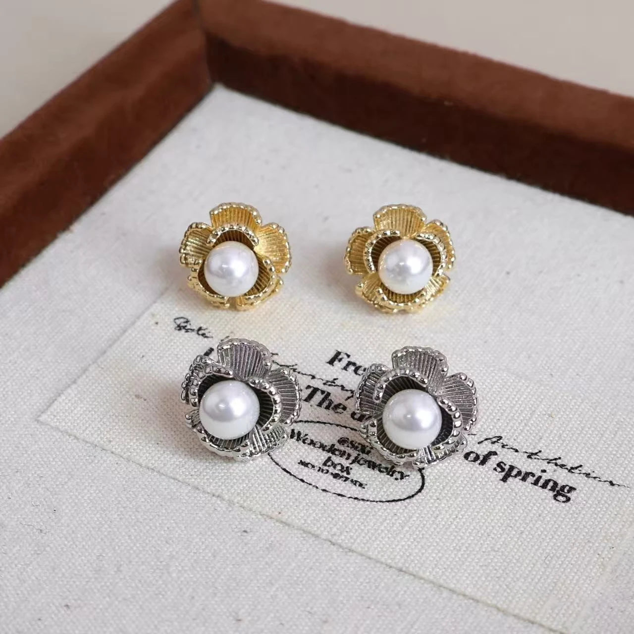 Fashion Glitter Imitation Pearl Flower Floral Stud Earrings for Girls Sweet Floral Dainty Jewelry for Women Ladies Accessories