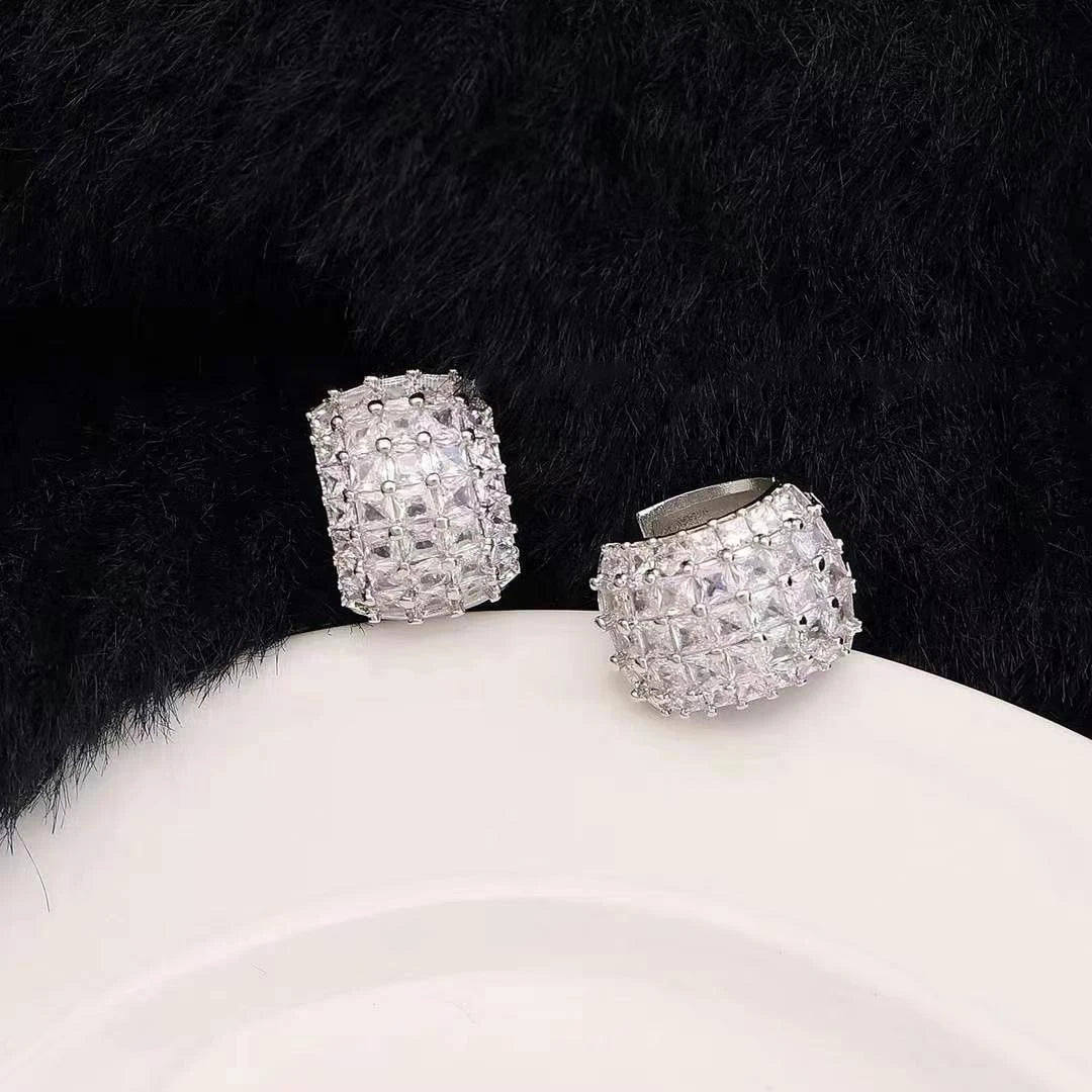 Ladies Flower Shape Creative Design Small Stud Earring Fashion Elegant Graceful Lightweight Bulk Jewelry Accessories for Causal