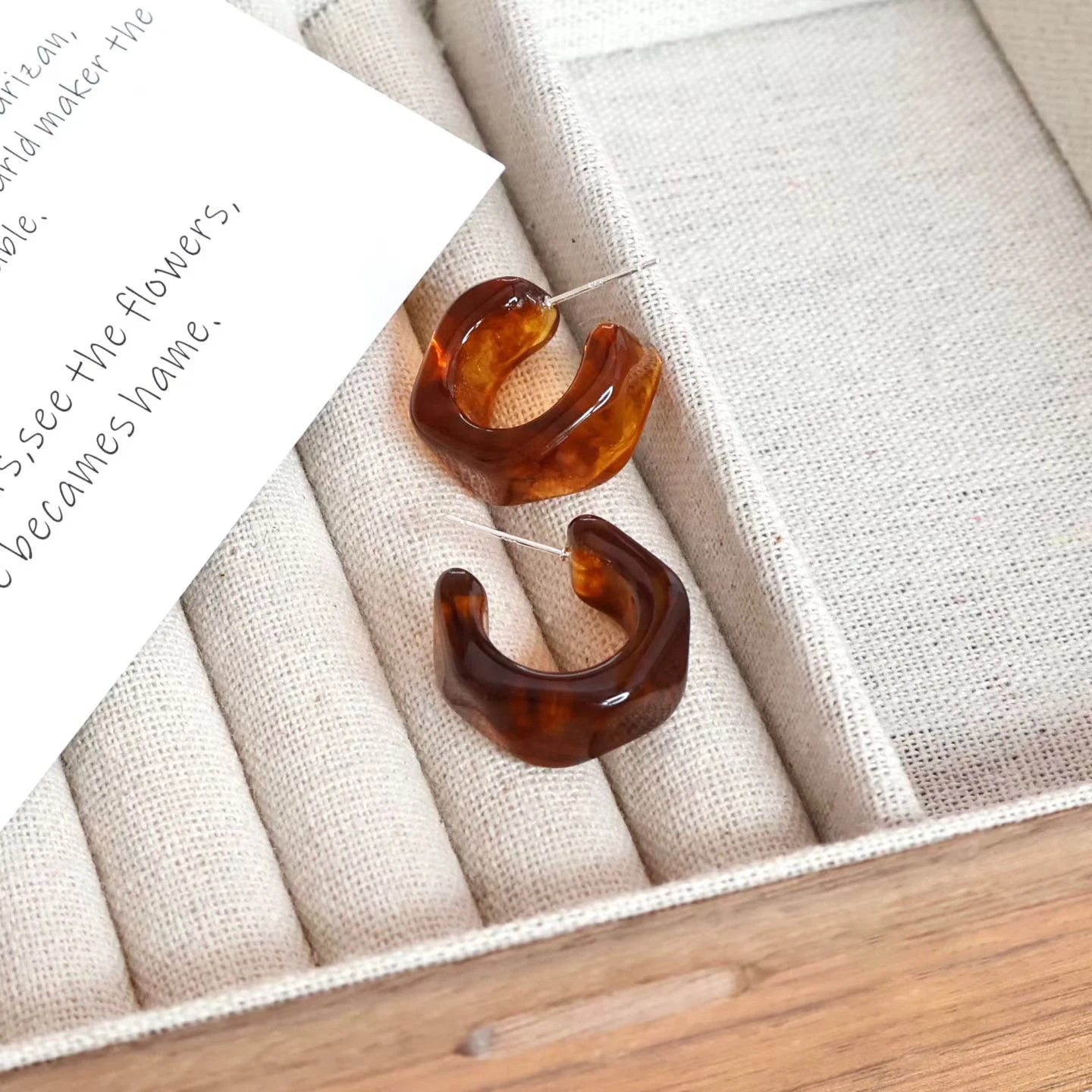 Women Moon Shape Small Amber Hoop Earring Elegant Vintage Elegant Graceful Charms Bulk Jewelry Accessories for Causal Daily Use
