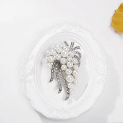 Fashion Glitter Imiattion Pearl Sparkle Brooches for Girls Sweet Elegant Sparkle Pins Jewelry for Women Ladies Accessories