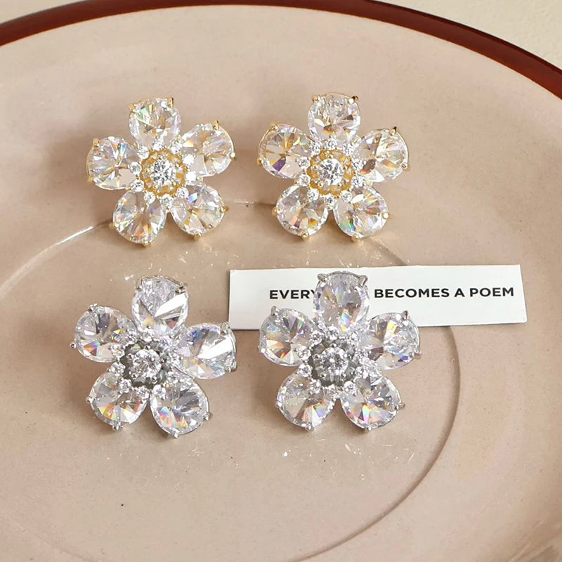 Fashion Elegant Luxury Flowers Glitter Stud Earrings for Girls Glamorous Bowknot Rhinestone Jewelry for Women Ladies Accessories