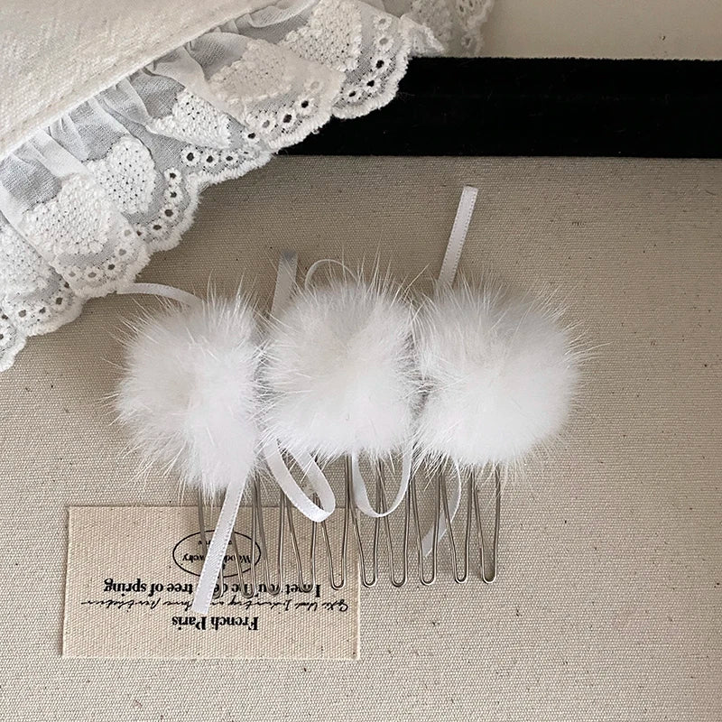 Fashion Trendy Glitter Heart Shaped Comb Hair Clips for Girls Sweet Elegant Graceful Hair Accessories for Women Ladies Female
