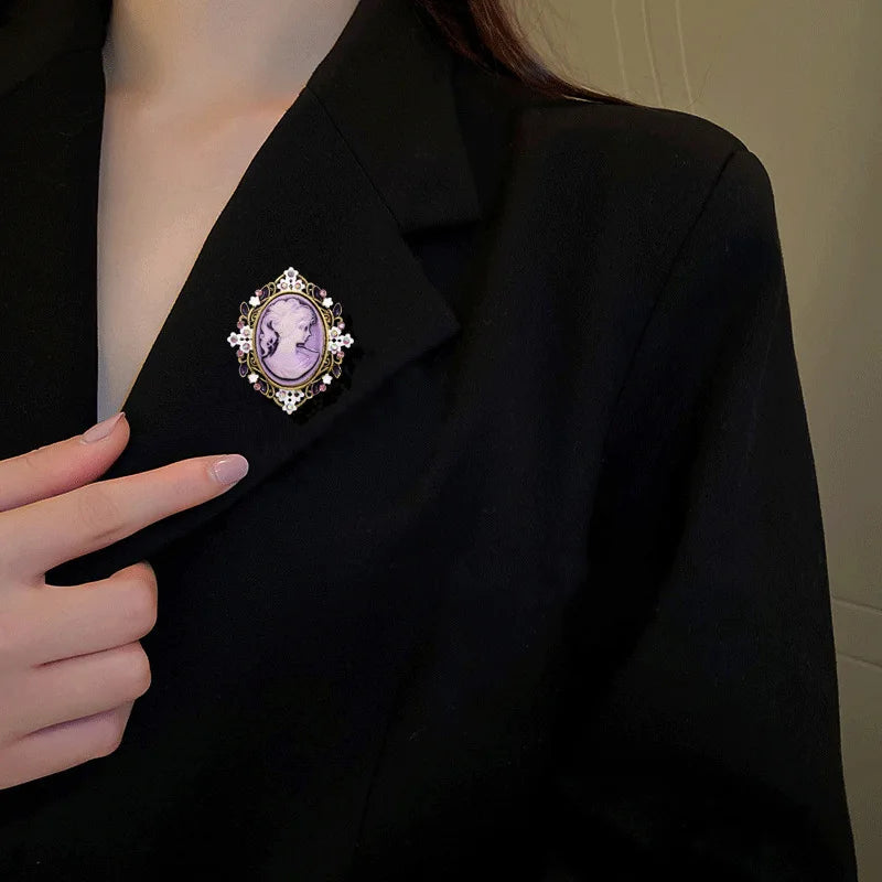Fashion Vintage Retro Elegant French Style Brooch for Girls Trendy Glamorous Charms Pins Jewelry for Women Ladies Accessories