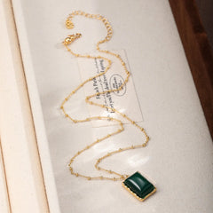Fashion Green Agate Pendent Copper 18K Gold Plated Necklaces for Girls Elegant Jewelry for Women Ladies Wholesale China Factory