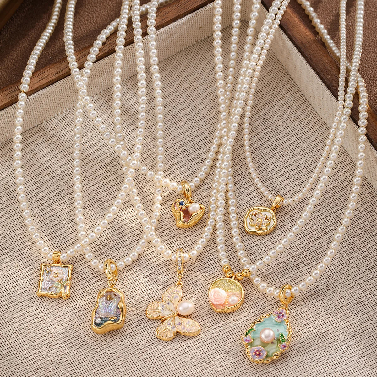 Fashion Copper 18K Gold Pearl Necklaces for Girls Elegant Sweet Drip Glaze Jewelry for Women Ladies Wholesale Manufacturer