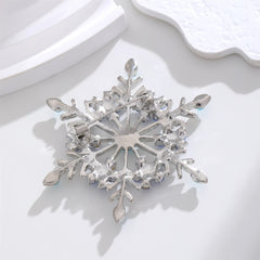 Fashion Snow Flake Sweet Elegent Princess Style Brooches for Girls Cute Glamorous Pins Jewelry for Women Ladies Accessories