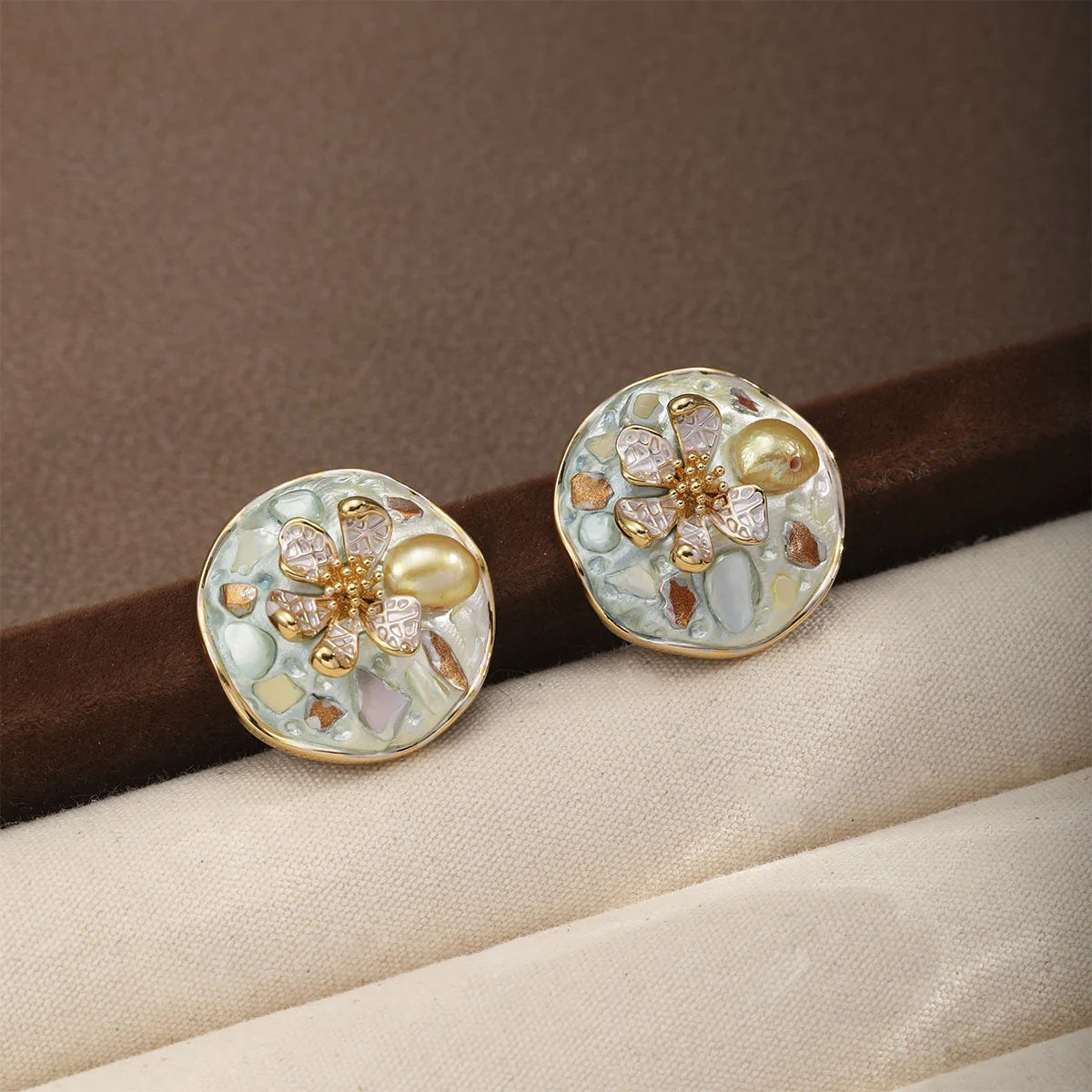 Fashion S925 Silver Freshwater Pearl Shell Stud Earrings for Girls Boho Stud Earrings for Girls 18K Gold Jewelry for Women Lady