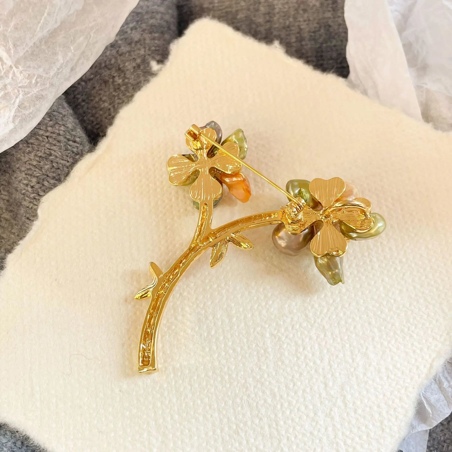 Fashion Flower Baroque Pearl Sweet Brooches for Girls 18K Gold Plated Jewelry for Women Ladies Wholesale Bulk China Factory