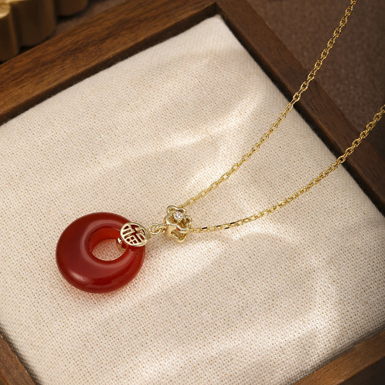 Fashion Red Agate Vintage Pendent Necklaces for Girls Simple Jewelry for Women Ladies Wholesale China Manufacturer Low MOQ