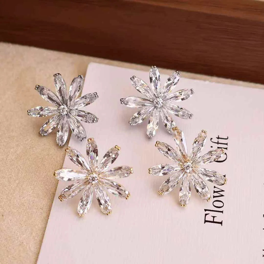 Fashion Flower Glitter Rhinestone Simple Stud Earrings for Girls Sweet Cute Jewelry for Women Ladies Accessories Wholesale Chic