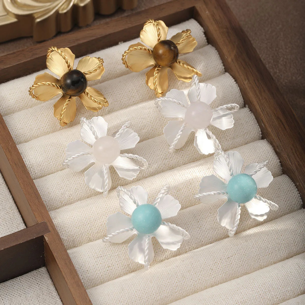 Fashion Trendy Bold Flower Vintage Stud Earrings for Girls Sweet Jewelry for Women Ladies Wholesale China Manufacturer Bulk