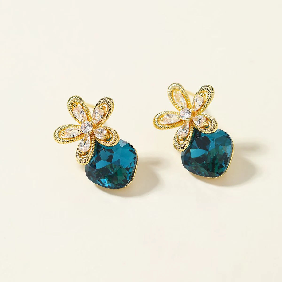 Luxury Flowers Floral Dainty Vintage Simple Drdop Earrings for Girls Glamorous Charms Jewelry for Women Ladies Accessories