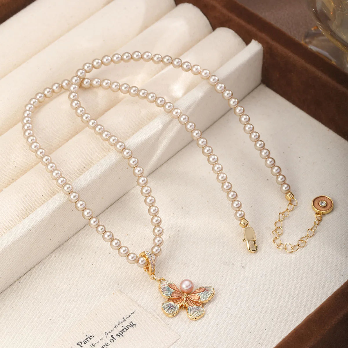Fashion Copper Butterfly Glass Pearl Pendent Necklaces for Girls Elegant Jewelry for Women Ladies Wholesale China Factory