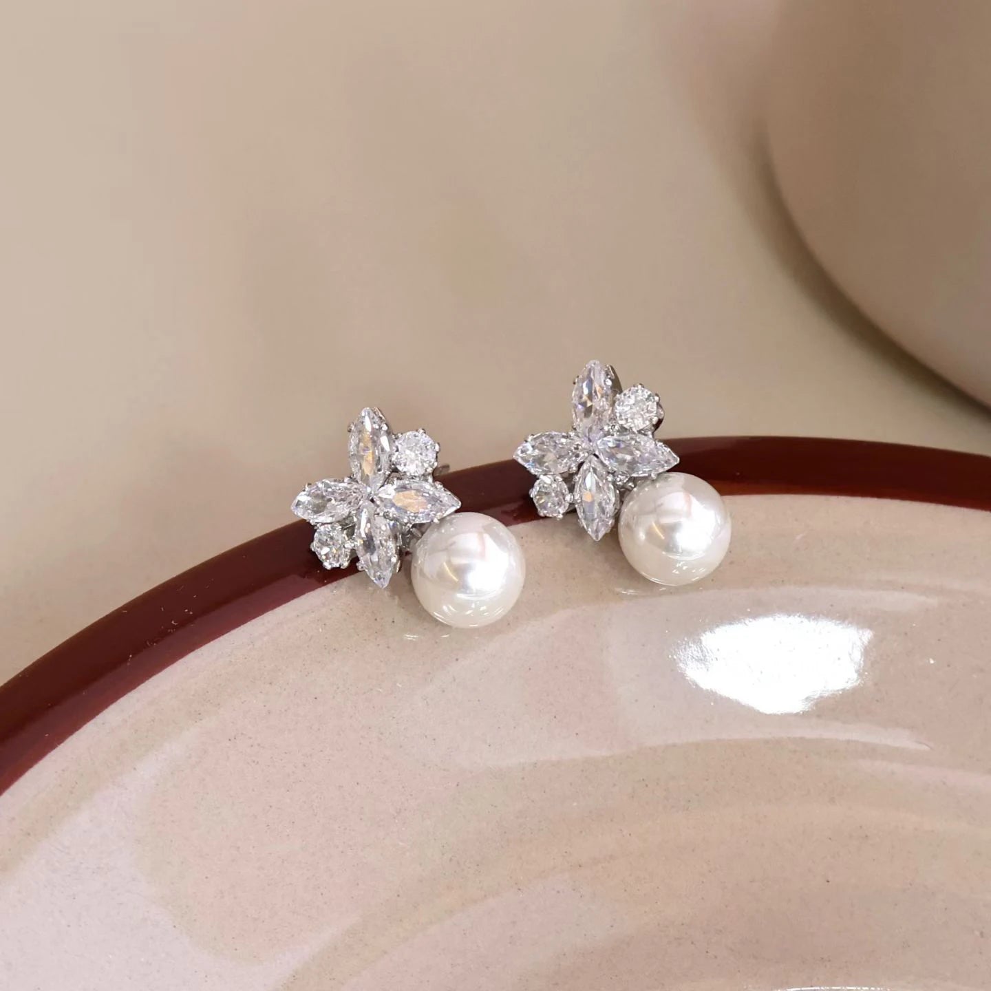 Sweet Simple Imitation Pearl Butterfly Drop Earrings for Girls Trendy Stylish Minimalistic Jewelry for Women Ladies Accessories