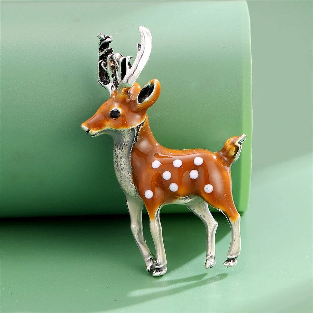 Fashion Christmas Deer Animals Classic Brooches for Girls Elegant Sweet Pins Jewelry for Women Ladies Accessories Wholesale