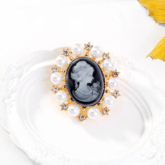 Victrotia Fashion Imitation Pearl Glitter Rhinestone Brooches for Girls Sweet Elegant Jewelry for Women Ladies Accessories