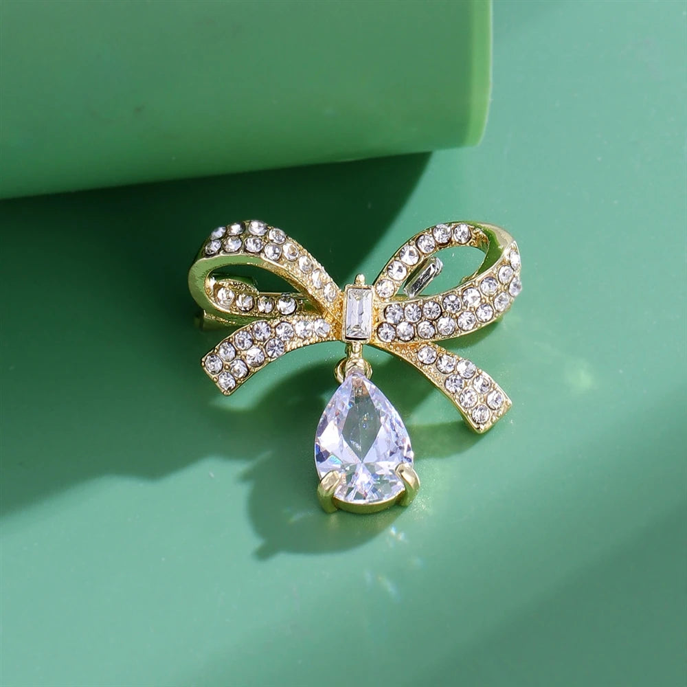 Fashion Bowknot Classic Elegant Rhinestone Glitter Brooches for Girls Stylish Simple Pins Jewelry for Women Ladies Accessories