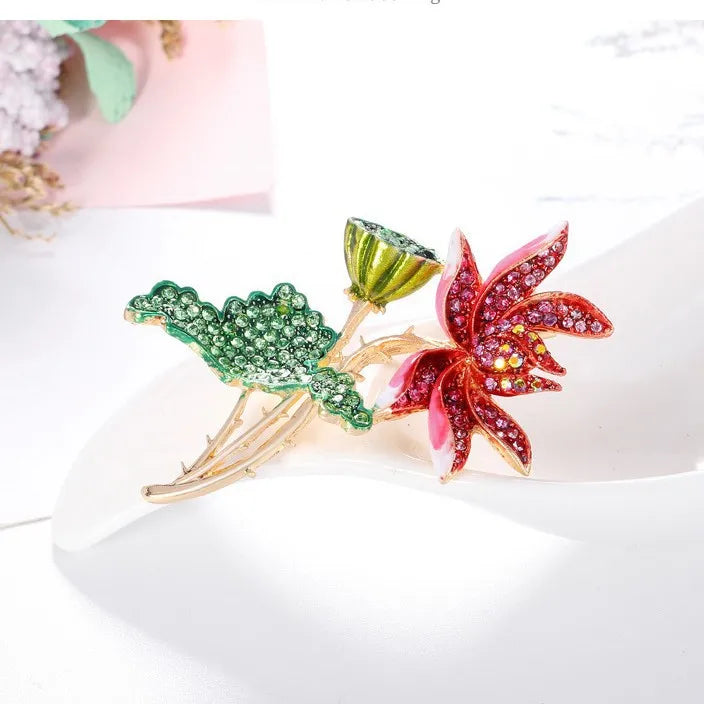 Fashion Sweet Elegant Dainty Glitter Dainty Brooches for Girls Stylish Pins Jewelry for Women Ladies Accessories Hot Sale