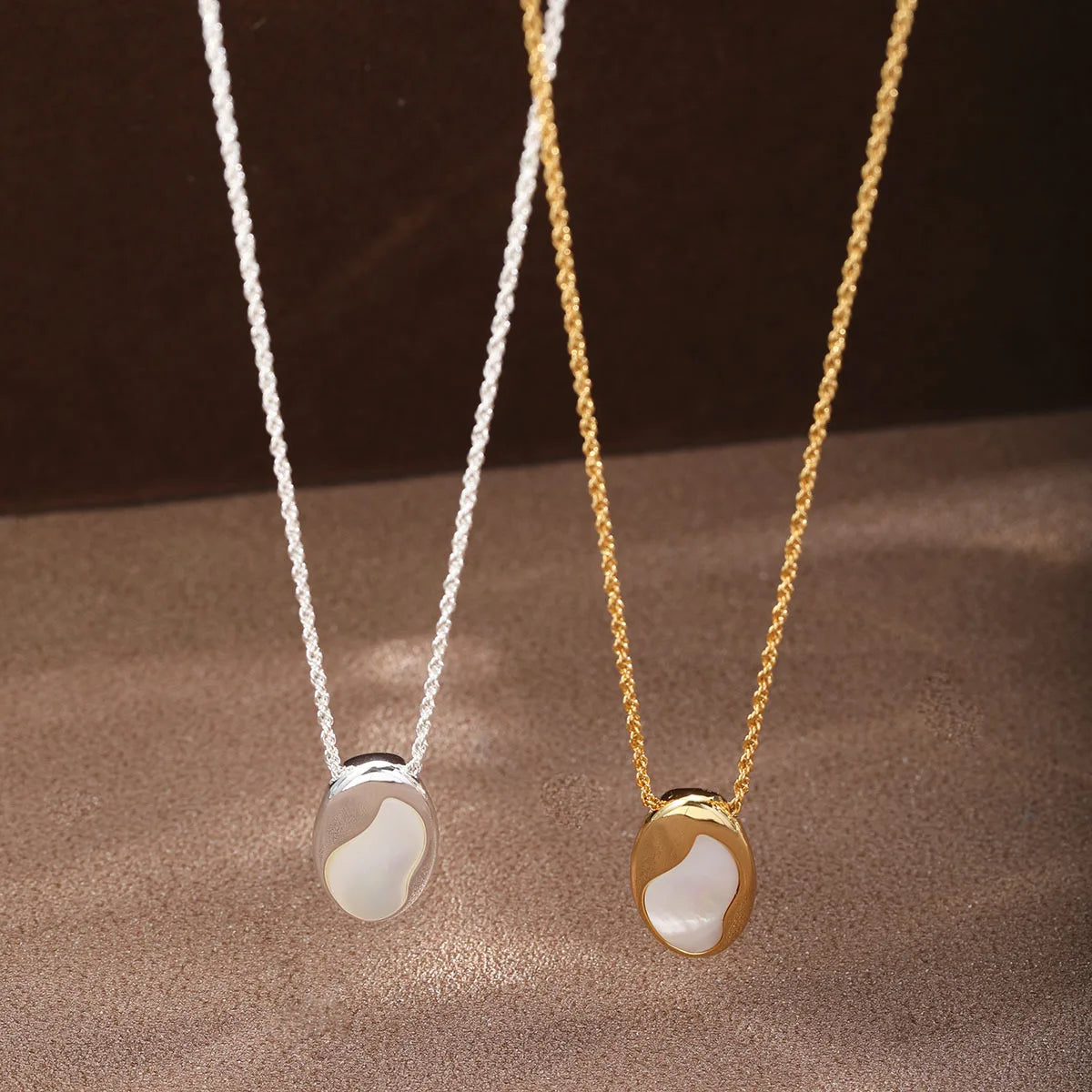 Fashion Copper 18K Gold Plated White K Shell Pendent Necklaces for Girls Simple Jewelry for Women Ladies Wholesale Bulk Sweet