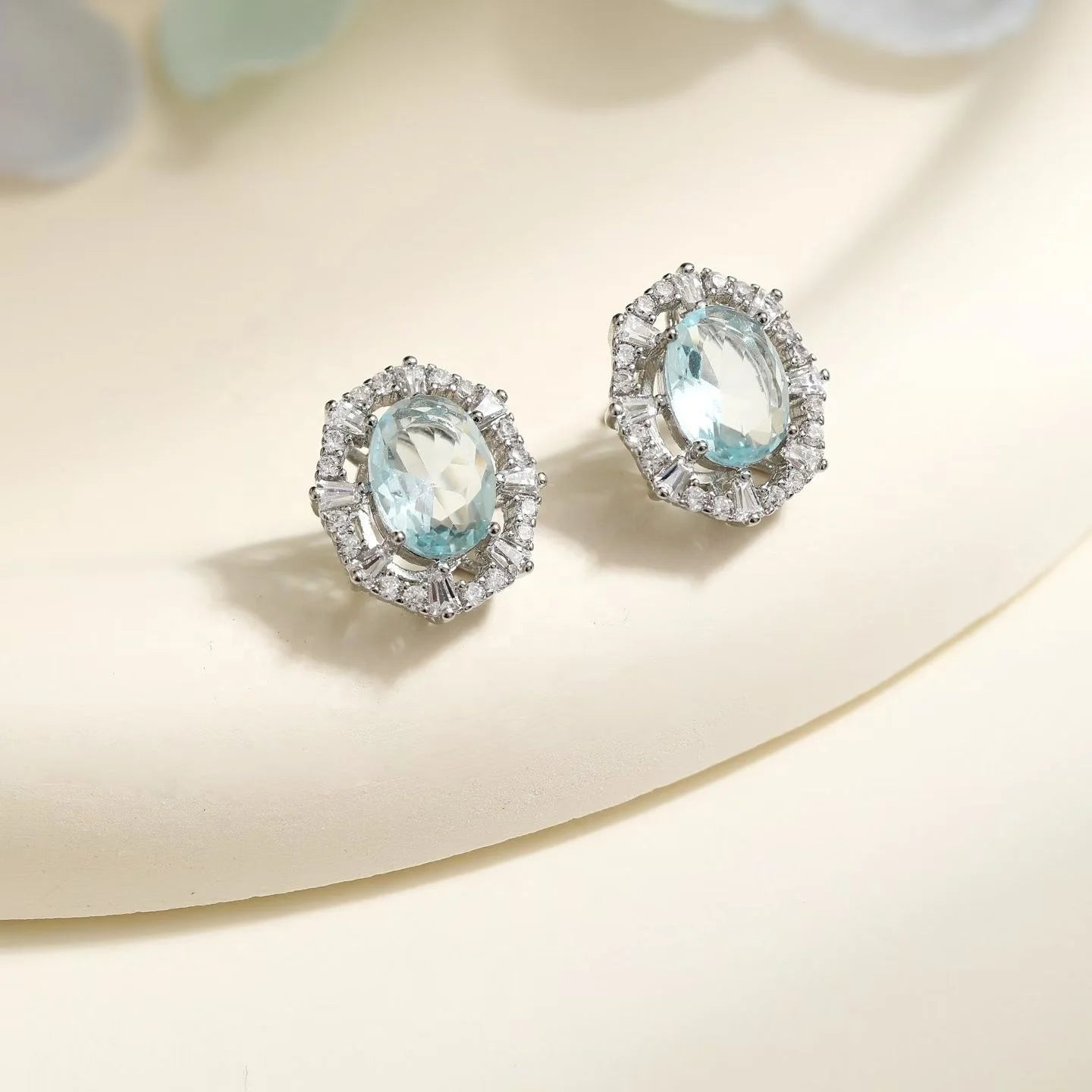 New Design Stud Earrings with Exquisite Sparkling Zirconia Pearl Fishtail Pendant Fashion Luxury Jewelry for Women Customize