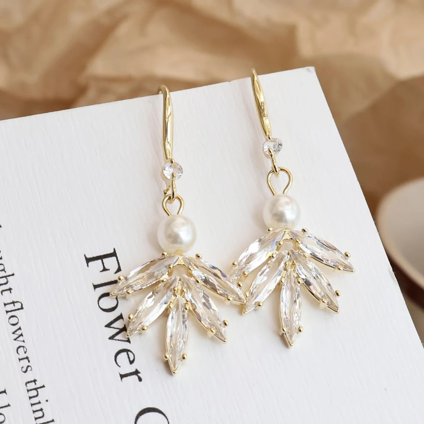 Women Imitation Pearl Star Rhinestone Decorative Drop Earring Sequined Glitter Elegant Chic Bulk Jewelry Accessories for Causal