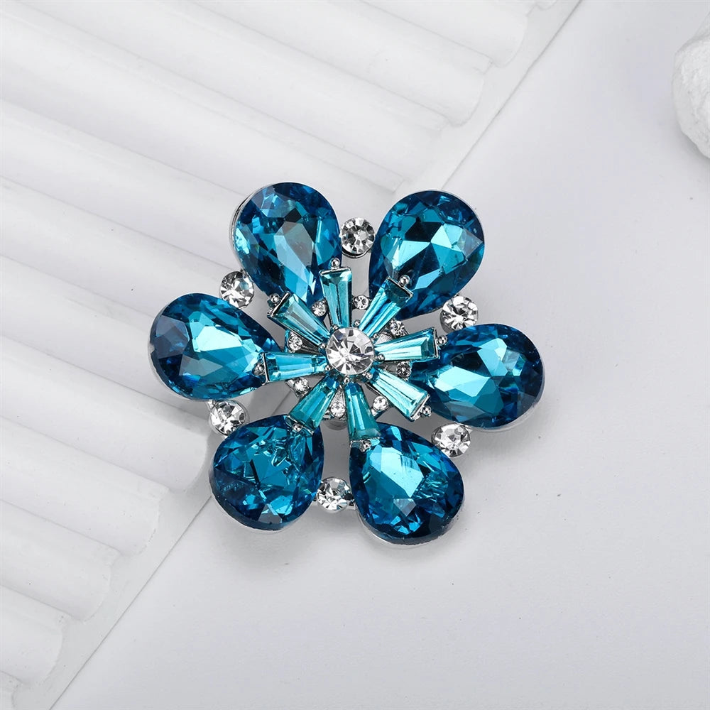 Fashion Glitter Sweet Rhinestone Brooches for Girls Snow Flake Pins Jewelry for Women Ladies Accessories New Design Hot Sale