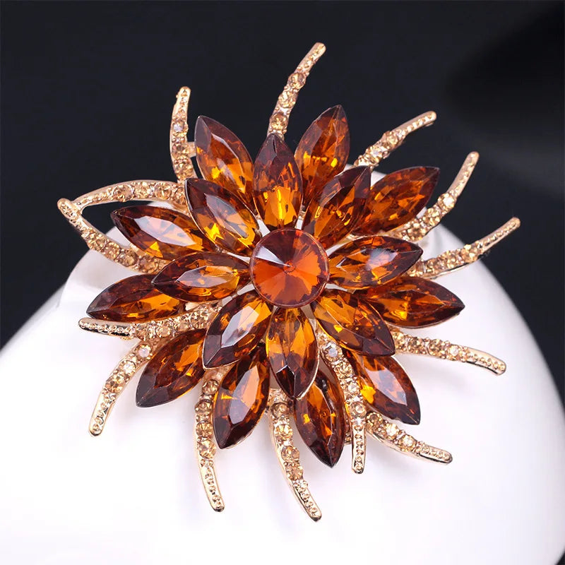 Fashion Glitter Sparkle Flowers Floral Brooches Sweet Elegant Vintage Retro Luxury Jewelry for Women Ladies Accessories Chic