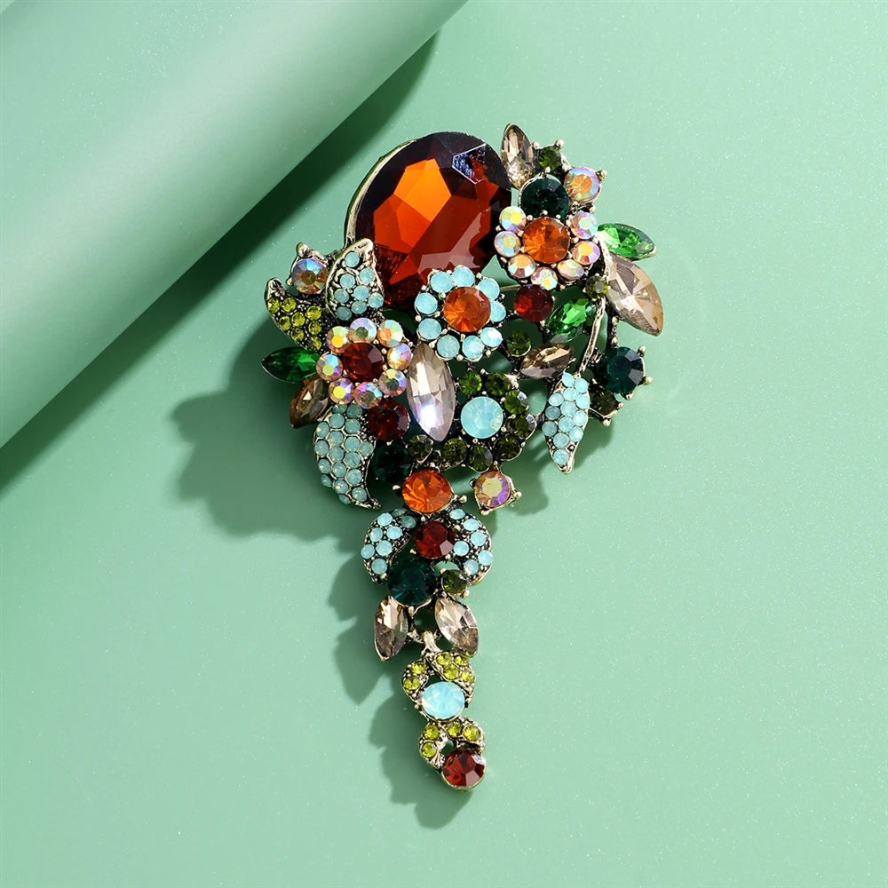 Fashion Glitter Rhinestone Sparking Elegant Brooches for Girls Sweet Dainty Jewelry Pins for Women Ladies Accessories Hot Sale