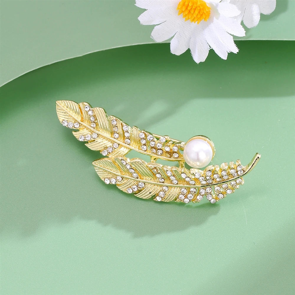 Fashion Feather Rhinestone Imitation Pearl Brooches for Girls Stylish Sweet Pins Jewelry for Women Ladies Accessories Wholesale