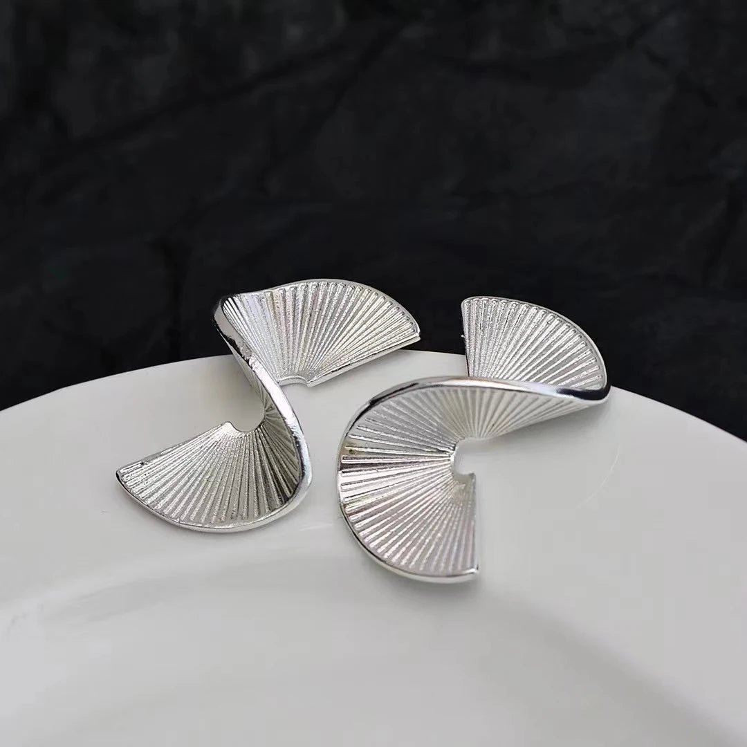 Ladies Flower Shape New Design Medium Stud Earring Elegant Fashion Charms Luxurious Wholesale Jewelry Accessories for Holiday