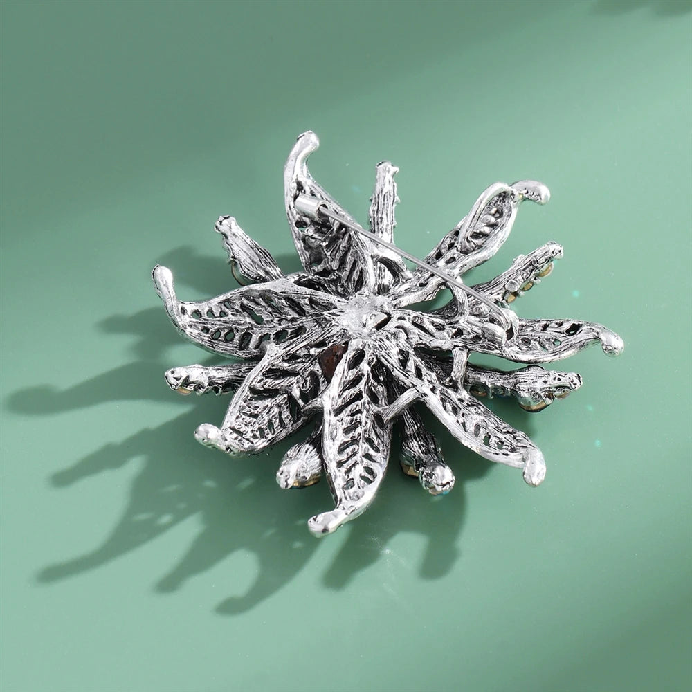 Fashion Glitter Dainty Glamorous Brooches for Girls Elegant Graceful Vintage Retro Pins Jewelry for Women Ladies Accessories