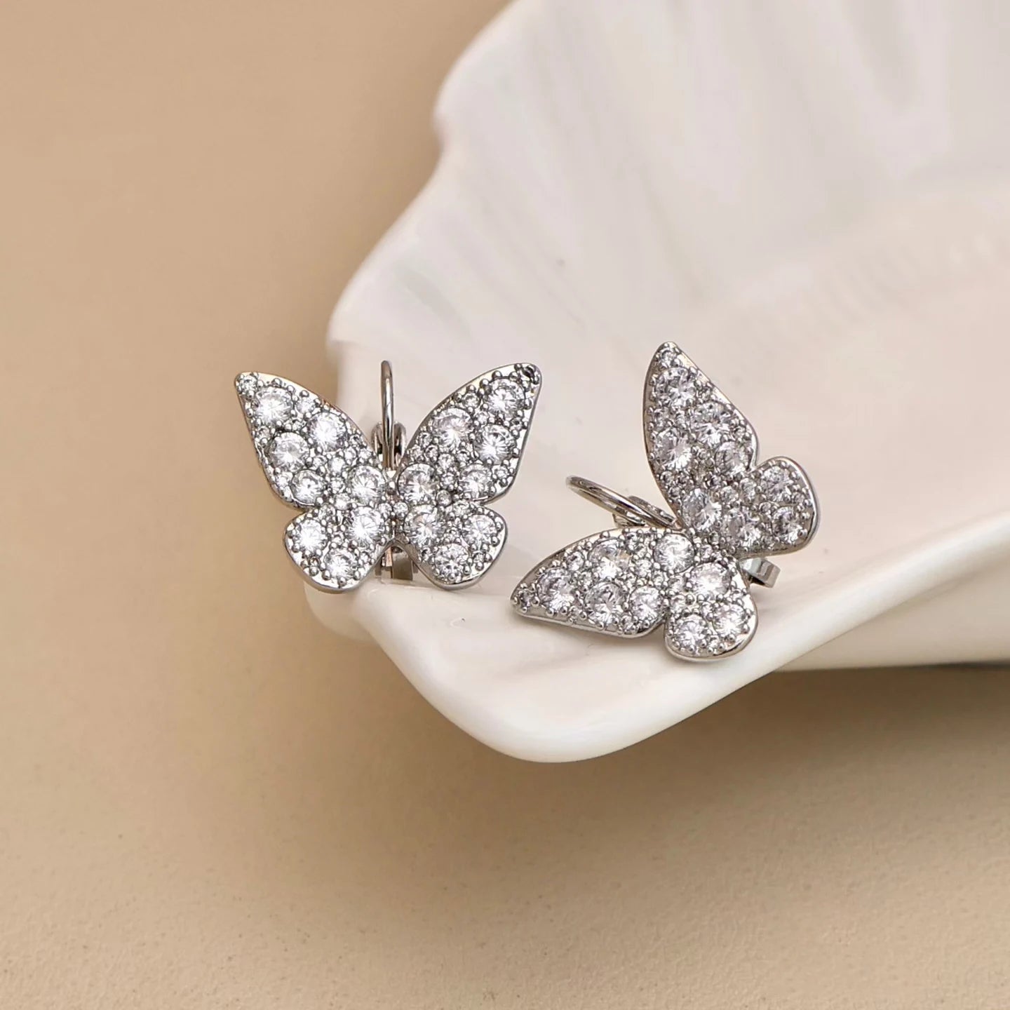 Women Butterfly Silver Small Stud Earring Fashion Elegant Glitter Sparking Wholesale Jewelry Accessories for Female Office Daily