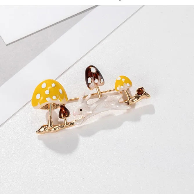 Fashion Sweet Mushroom Animals Trendy Brooches for Girls Stylish Glamorous Charms Pins Jewelry for Women Ladies Accessories
