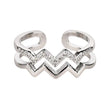 The opening is adjustable. / White gold