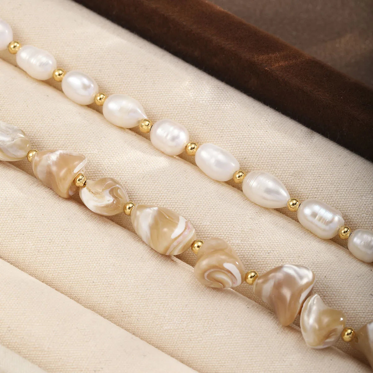 Women White Beige Freshwater Pearl Conch Shell Necklace Fashion Elegant Dainty Factory Price Low MOQ in Stock Jewelry for Daily