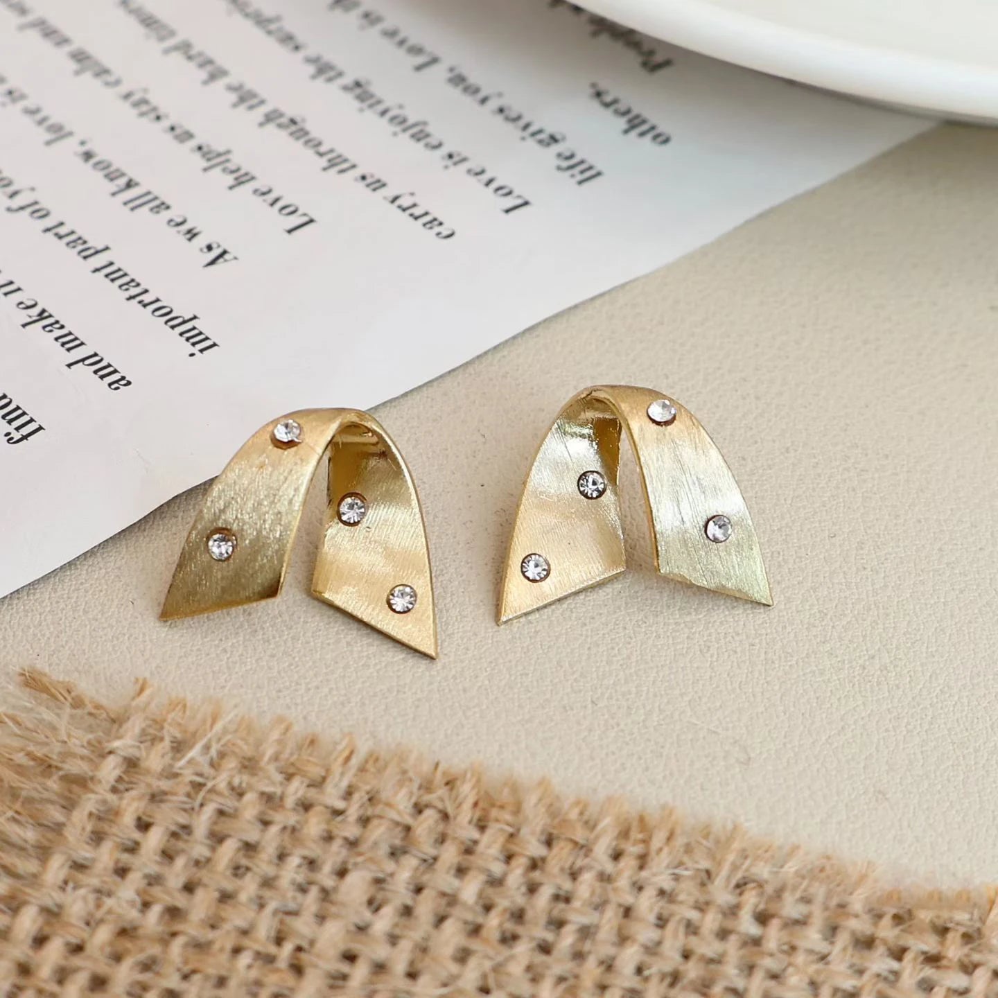 Fashion Simple Clip on Earrings for Girls Sweet Bowknot Minimalistic Trendy Jewelry for Women Ladies Accessories Wholesale
