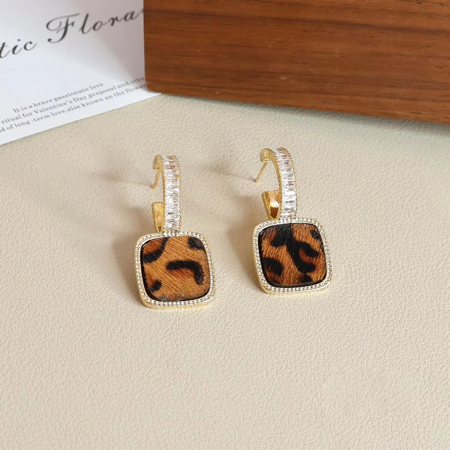 Fashion Sweet Classic Leopard Drop Earrings for Girls Dainty Glamorous Art Deco Jewelry for Women Ladies Accessories Wholesale