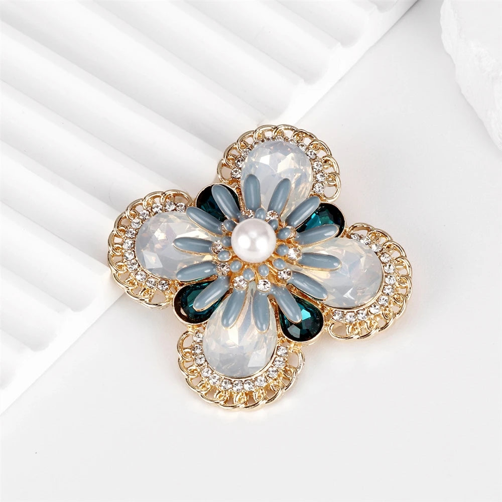 Fashion Classic Luxury Vintage Brooches for Girls Elegant Retro Glamorous Pins Jewelry for Women Ladies Accessories Wholesale