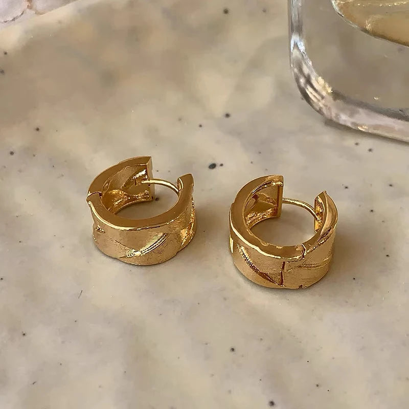 Fashion Trendy Minimalistic Simple Hoop Earrings for Girls Charms Chic Art Deco Jewelry for Women Ladies Accessories Wholesale