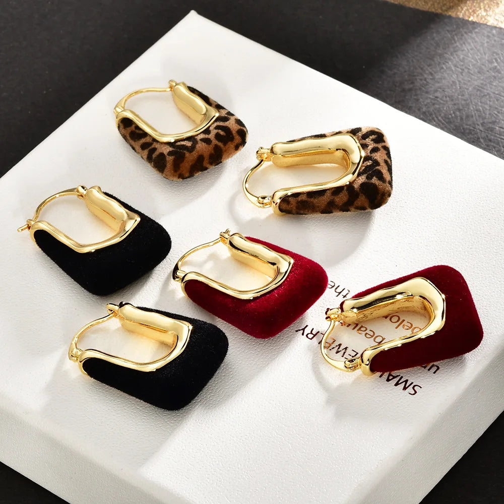 Women's Trendy Vintage Earrings U-shaped Style Velvet Leopard Print Earrings Elegant Personalized Fashionable Earrings Wholesale
